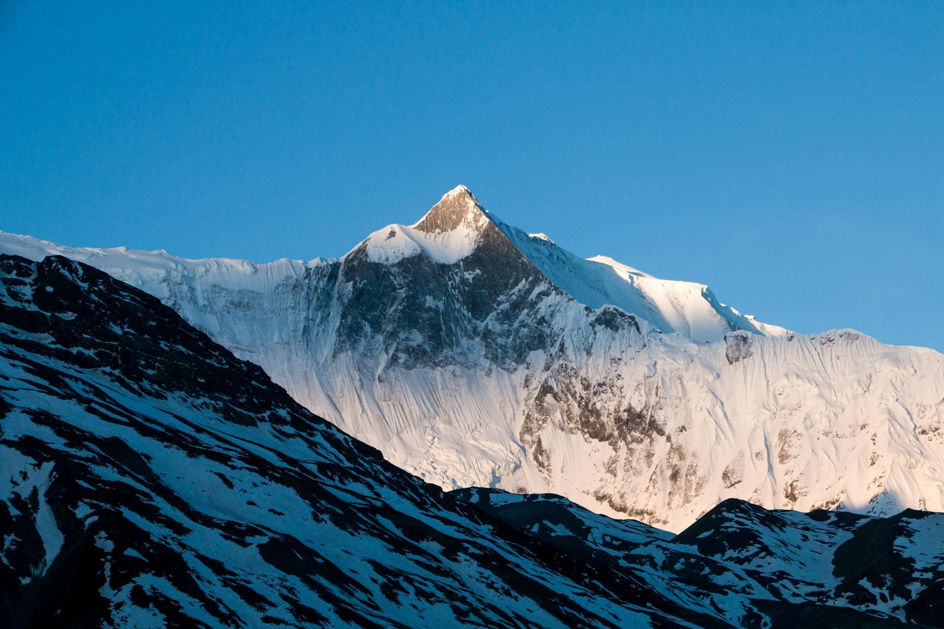 Tilicho Scenic Mountain Views