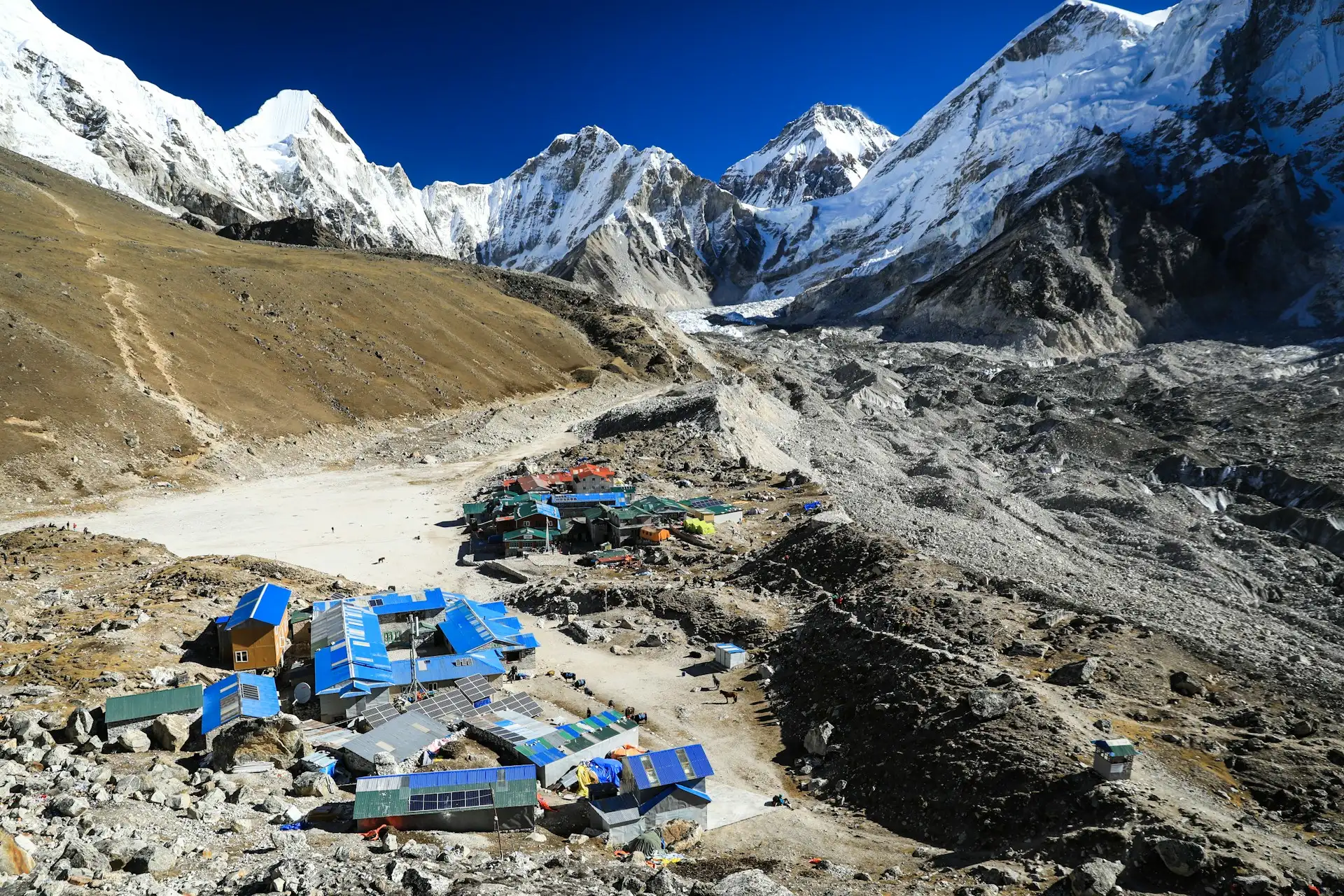 Everest weather in summer